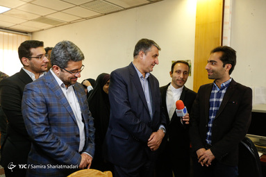 بازدید وزیر راه وشهرسازی از باشگاه خبرنگاران جوان