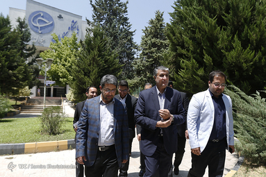 بازدید وزیر راه وشهرسازی از باشگاه خبرنگاران جوان