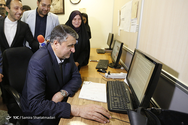 بازدید وزیر راه وشهرسازی از باشگاه خبرنگاران جوان