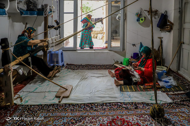 کارچاله نوعی از پارچه بافی سنتی و هنر دست زنان روستای «بالاجاده» از توابع کردکوی استان گلستان است.