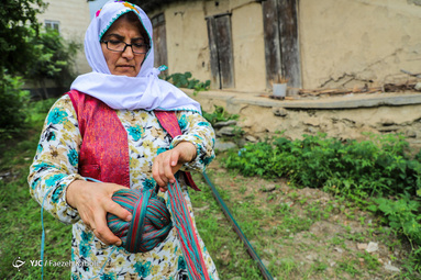 کارچاله نوعی از پارچه بافی سنتی و هنر دست زنان روستای «بالاجاده» از توابع کردکوی استان گلستان است.