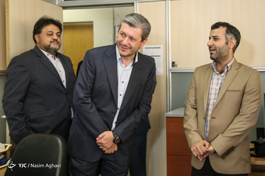 بازدید کاظم پالیزدار مشاور معاون اول رئیس‌جمهور از باشگاه خبرنگاران جوان