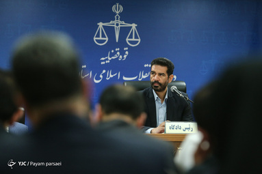 نخستین جلسه دادگاه رسیدگی به اتهامات تعدادی از متهمان و اخلالگران عمده در نظام تولیدی کشور از طریق خرید و فروش مواد اولیه پتروشیمی در بازار آزاد