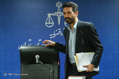 نخستین جلسه دادگاه رسیدگی به اتهامات تعدادی از متهمان و اخلالگران عمده در نظام تولیدی کشور از طریق خرید و فروش مواد اولیه پتروشیمی در بازار آزاد