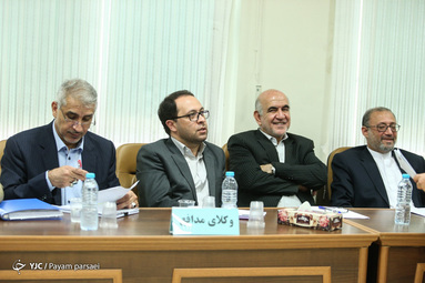 نخستین جلسه دادگاه رسیدگی به اتهامات تعدادی از متهمان و اخلالگران عمده در نظام تولیدی کشور از طریق خرید و فروش مواد اولیه پتروشیمی در بازار آزاد