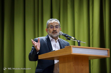 تجلیل از خبرنگار انقلابی