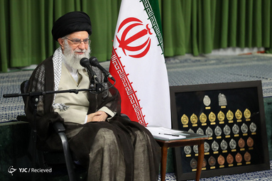 دیدار مدال‌آوران المپیادها و اعضای تیم ملی والیبال با رهبر معظم انقلاب
