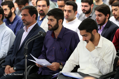 دیدار مدال‌آوران المپیادها و اعضای تیم ملی والیبال با رهبر معظم انقلاب
