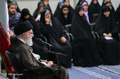 دیدار مدال‌آوران المپیادها و اعضای تیم ملی والیبال با رهبر معظم انقلاب