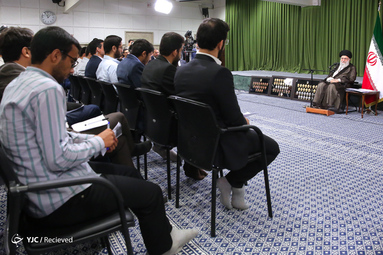 دیدار مدال‌آوران المپیادها و اعضای تیم ملی والیبال با رهبر معظم انقلاب