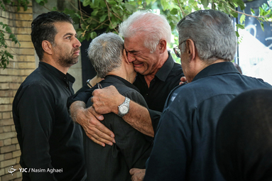 تشییع پیکر مرحوم سیدکمال طباطبایی در خانه سینما