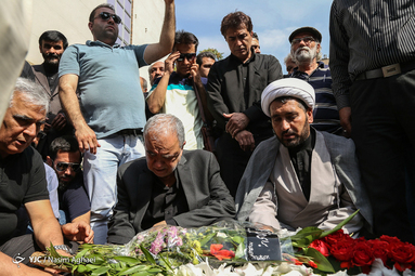 تشییع پیکر مرحوم سیدکمال طباطبایی در خانه سینما