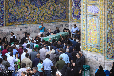 تشییع پیکر مطهر شهید مدافع حرم «سید ناظرحسین موسوی» در حرم حضرت علی ابن موسی الرضا (ع)