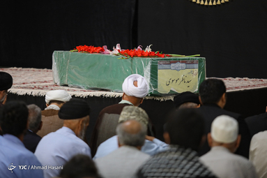 تشییع پیکر مطهر شهید مدافع حرم «سید ناظرحسین موسوی» در حرم حضرت علی ابن موسی الرضا (ع)