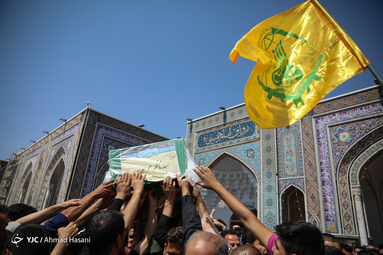 تشییع پیکر مطهر شهید مدافع حرم «سید ناظرحسین موسوی» در حرم حضرت علی ابن موسی الرضا (ع)