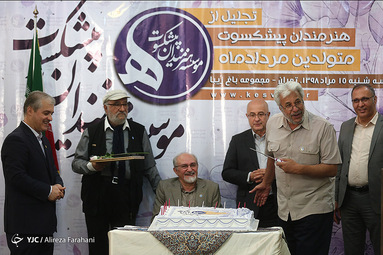 تجلیل از متولدین پیشکسوت مرداد ماه