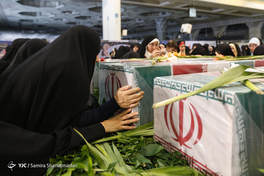 مراسم دعای پرفیض عرفه در مصلی امام خمینی(ره) در جوار شهدای گمنام