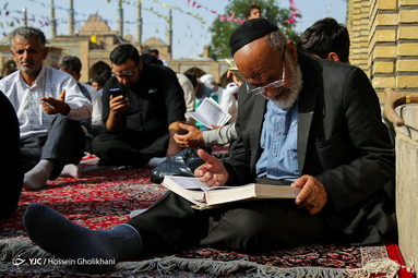 مراسم پرفیض دعای عرفه در امام زاده حسین (ع) قزوین