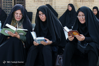 مراسم پرفیض دعای عرفه در مزار شهدا شهرضا