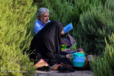 مراسم پرفیض دعای عرفه در جوار گلزار شهدا و کوه صاحب الزمان کرمان