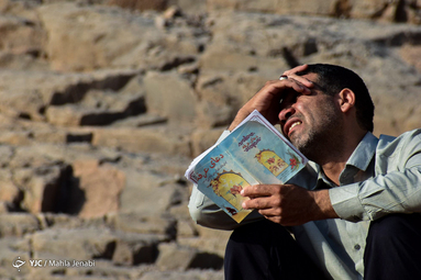 مراسم پرفیض دعای عرفه در جوار گلزار شهدا و کوه صاحب الزمان کرمان