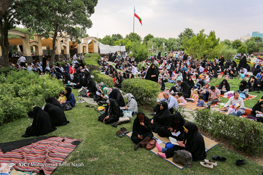 دعای پر فیض عرفه در همدان