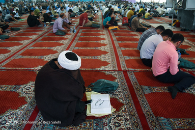 دعای پر فیض عرفه در مصلی اهواز