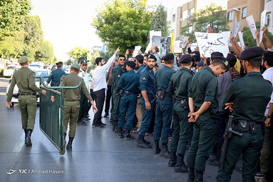 تجمع جمعی از دانشجویان و طلاب انقلابی مشهد در اعتراض کشتار مسلمانان کشمیر