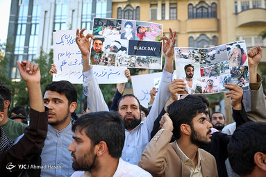 تجمع جمعی از دانشجویان و طلاب انقلابی مشهد در اعتراض کشتار مسلمانان کشمیر