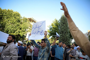 تجمع جمعی از دانشجویان و طلاب انقلابی مشهد در اعتراض کشتار مسلمانان کشمیر