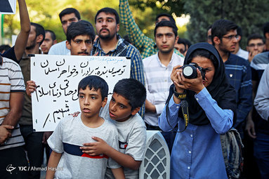 تجمع جمعی از دانشجویان و طلاب انقلابی مشهد در اعتراض کشتار مسلمانان کشمیر