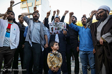 تجمع جمعی از دانشجویان و طلاب انقلابی مشهد در اعتراض کشتار مسلمانان کشمیر