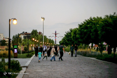 شب های تهران در دریاچه چیتگر