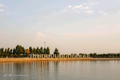 شب های تهران در دریاچه چیتگر