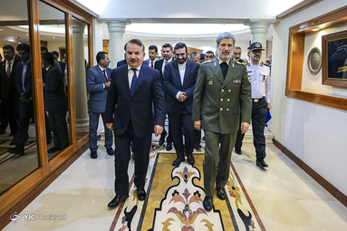 دیدار امیر حاتمی وزیر دفاع ایران با یاسین طاهر الیاسری وزیر کشور عراق