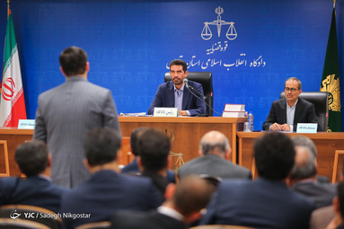 سومین جلسه دادگاه رسیدگی به اتهامات تعدادی از اخلال‌گران عمده در نظام تولیدی کشور از طریق خرید و فروش مواد اولیه پتروشیمی در بازار آزاد