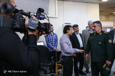 بازدید سردار فرحی فرمانده قرارگاه مهارت آموزی کارکنان وظیفه نیرو‌های مسلح از باشگاه خبرنگاران جوان