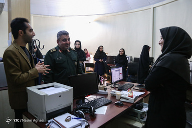بازدید سردار فرحی فرمانده قرارگاه مهارت آموزی کارکنان وظیفه نیرو‌های مسلح از باشگاه خبرنگاران جوان