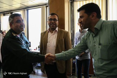 بازدید سردار فرحی فرمانده قرارگاه مهارت آموزی کارکنان وظیفه نیرو‌های مسلح از باشگاه خبرنگاران جوان