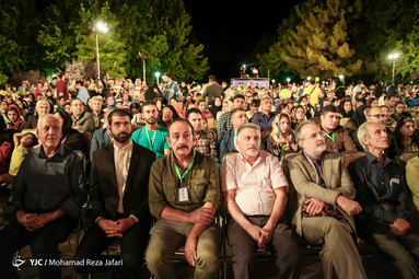 مراسم افتتاحیه سی و دومین جشنواره بین‌المللی فیلم کودک و نوجوان در باغ غدیر اصفهان