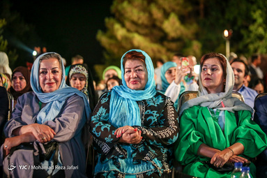 مراسم افتتاحیه سی و دومین جشنواره بین‌المللی فیلم کودک و نوجوان در باغ غدیر اصفهان