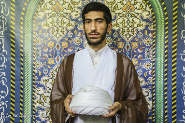مراسم عمامه گذاری طلاب در عید غدیرخم