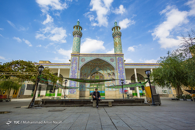 مسجد جامع همدان،اين بنا در ابتداي خيابان اکباتان و نزديک ميدان امام خمينی(ره) همدان واقع گرديده و قديمي ترين و معتبرترين مساجد همدان است. بناي فعلي مسجد با توجه به مشخصات معماري و کتيبه هاي موجود، متعلق به 1253 هجری قمری و بعد از آن است.
