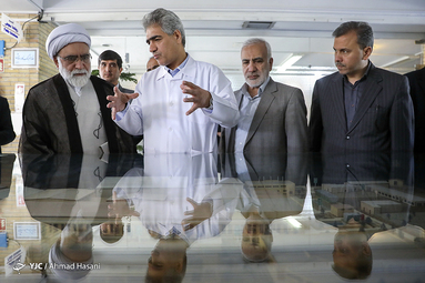 رونمایی از محصولات داروسازی ثامن
