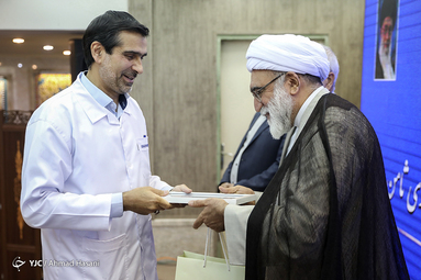 رونمایی از محصولات داروسازی ثامن