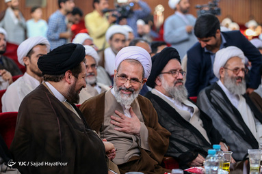 آیین رونمایی از سه جلد کتاب شرح نهج‌البلاغه اثر رهبر معظّم انقلاب
