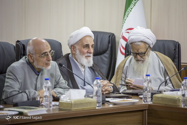 آیت‌الله محمدعلی موحدی‌کرمانی، حجت‌الاسلام علی‌اکبر ناطق نوری و سیدمصطفی میرسلیم در جلسه مجمع تشخیص مصلحت نظام/ ۶ شهریور ۹۸