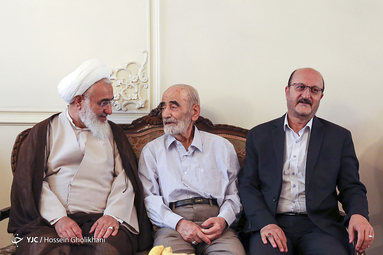 دیدار آیت‌الله عابدینی امام جمعه و نماینده ولی فقیه در استان قزوین با خانواده شهید رجایی