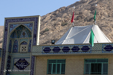 آیین سنتی برپایی خیمه‌های عاشورایی در زرقان