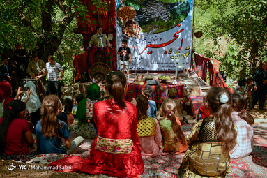 جشنواره توت و انجیر در روستای گردشگری گلال از توابع شهرستان پاوه استان کرمانشاه